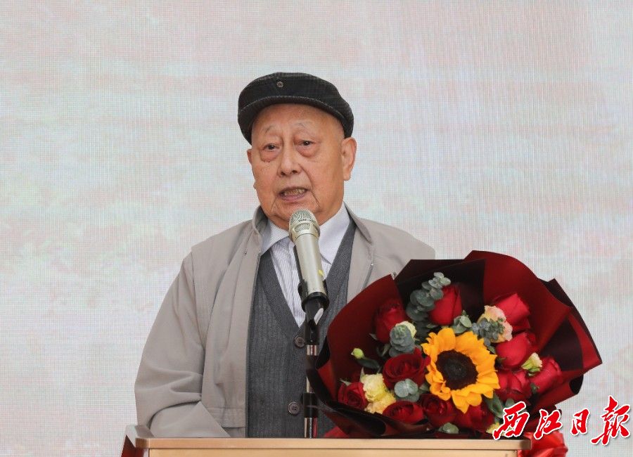 图2 著名艺术家罗国贤老师。西江日报记者 梁小明 摄.JPG