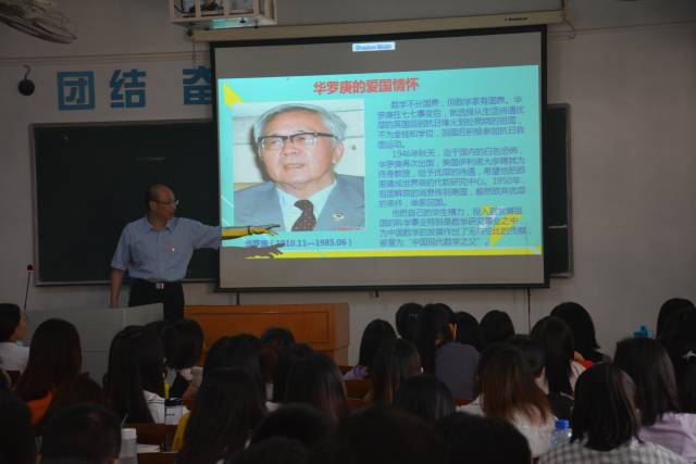 9月10日,欧美AV数学与统计学院党委书记杨帆给返校学生上了一节思政课。 9月10日,欧美AV数学与统计学院党委书记杨帆给返校学生上了一节思政课。