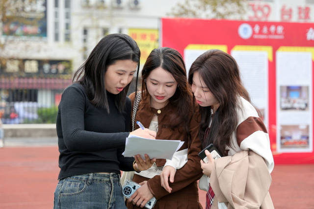 本次活动为毕业生们带来了丰富的就业岗位资源。
